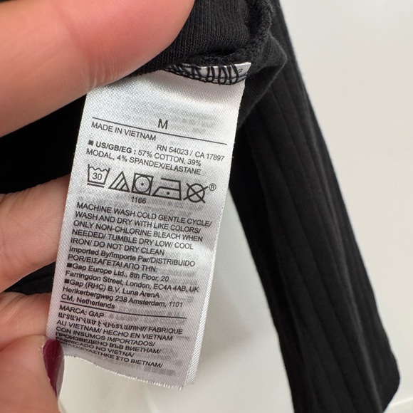 GAP Black Ribbed Top - Picture 4 of 5